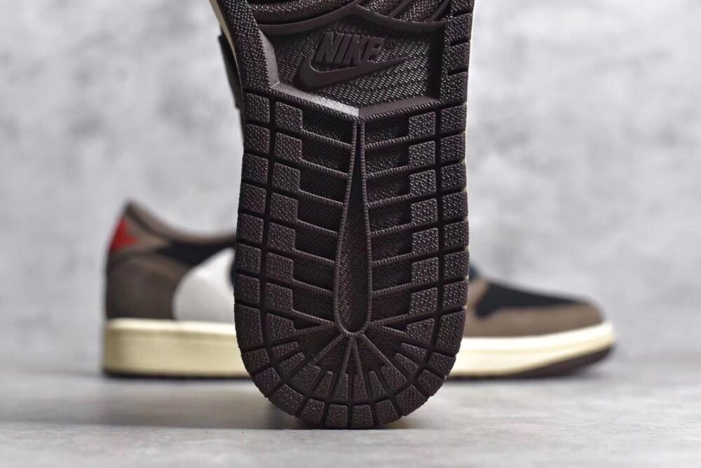 Travis Scott X Air Jordan 1 Low Mocha - 2