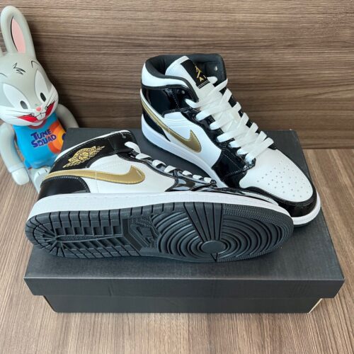 Air Jordan 1 High OG Gold - 3