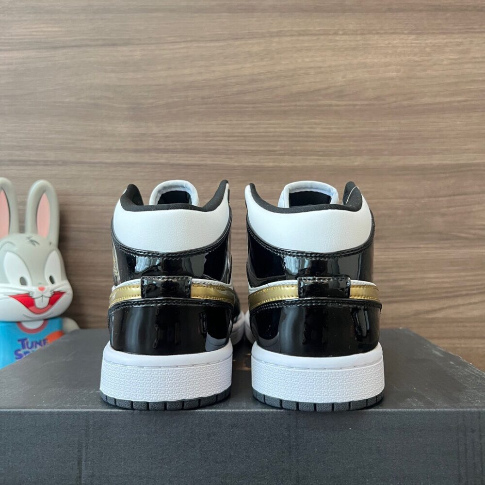 Air Jordan 1 High OG Gold - 8